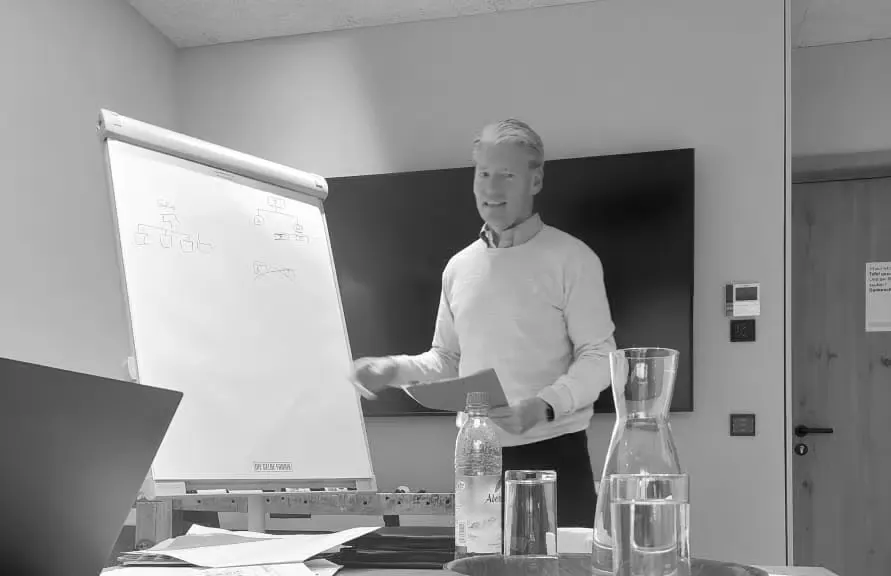 Mike Wetterling im Workshop vor dem Flipchart